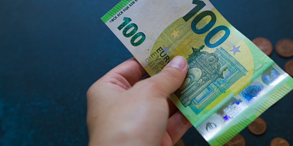 Why the European Central Bank advises keeping €70-€100 cash at home