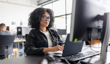 Pay raises will be stagnant in 2026 as companies 'reorient' to economic uncertainty