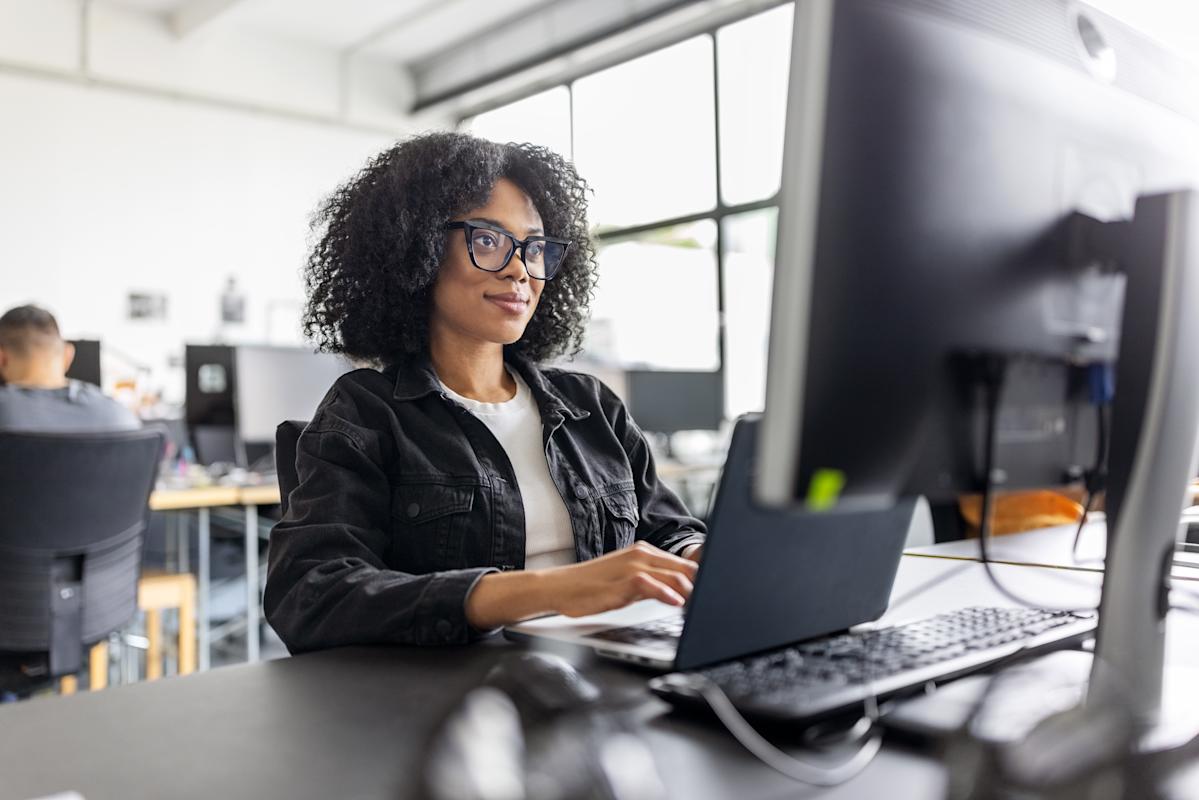Pay raises will be stagnant in 2026 as companies 'reorient' to economic uncertainty
