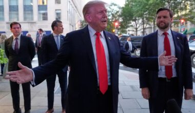« Pendant que Vladimir Poutine déchaîne le feu sur l’Ukraine, Donald Trump peste et maugrée »