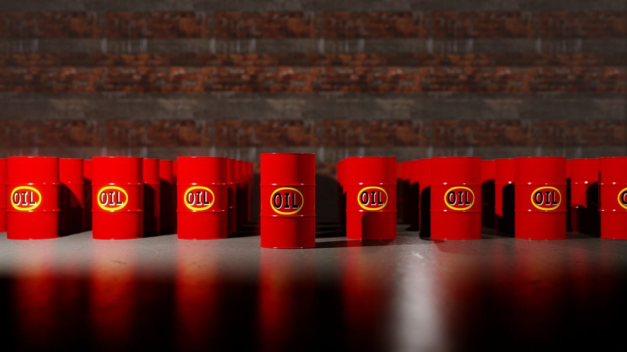 WTI posts modest gain above $65.00 on rising supply concerns
