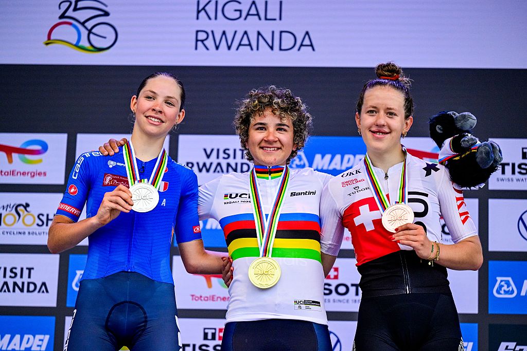 The winner's podium - L/R: Chantal Pegolo (Italy), Paula Ostiz (Spain), Anja Grossman (Switzerland)