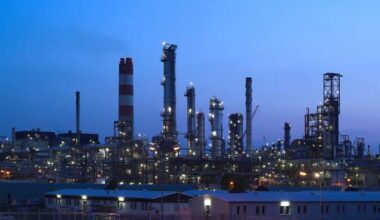 ENB vs. KMI: Predictable Cash Flows or LNG-Driven Growth? - September 26, 2025