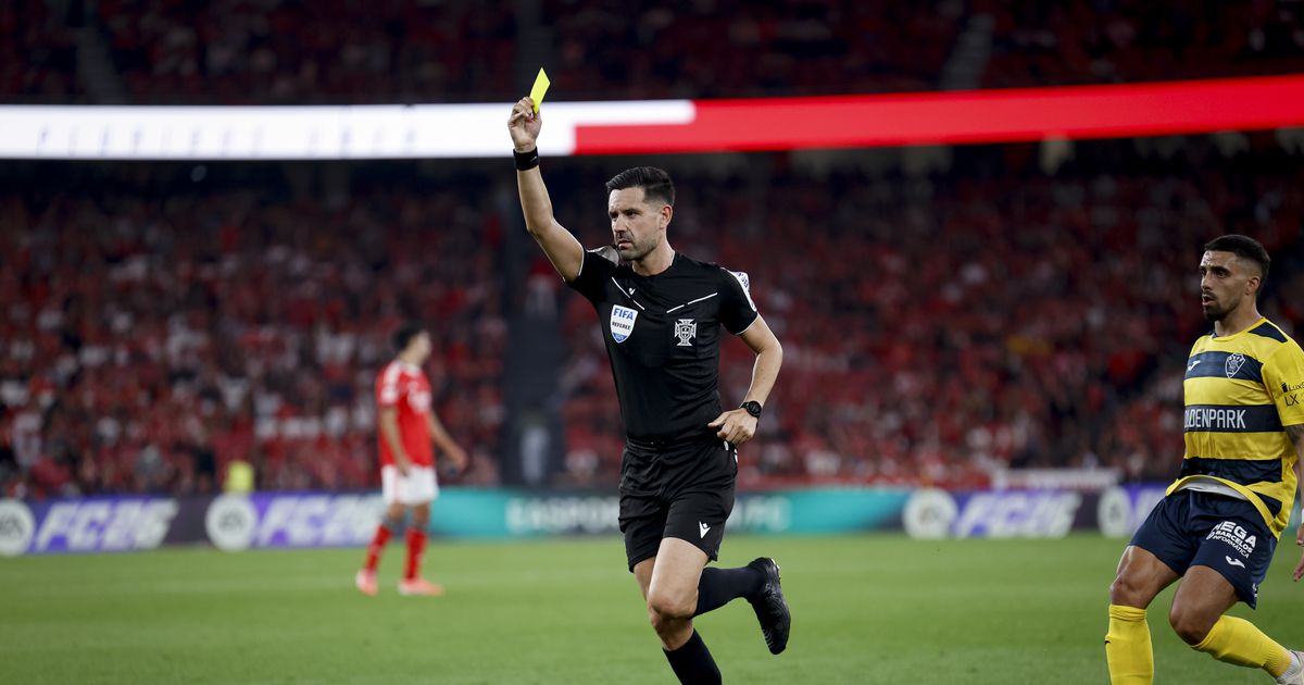Benfica acusa arbitragem de dualidade de critérios