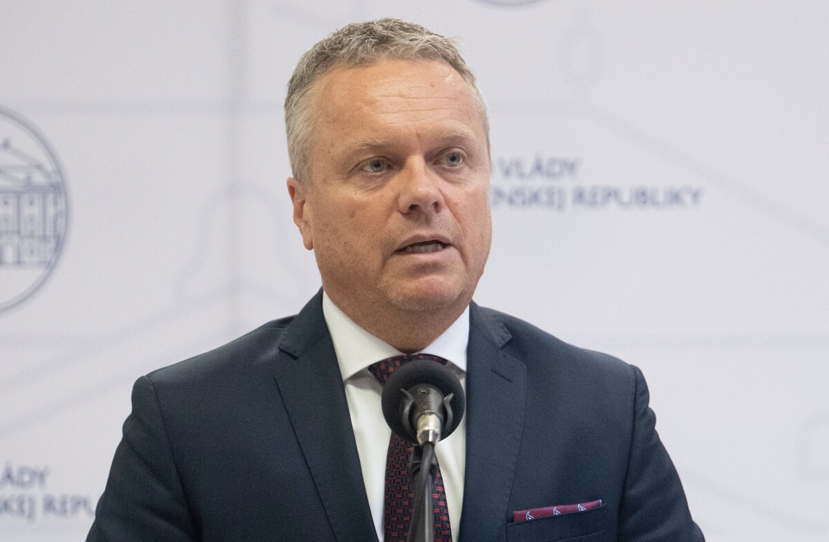 Slovensko sa podľa kontrolórov rúti do dôchodkovej pasce