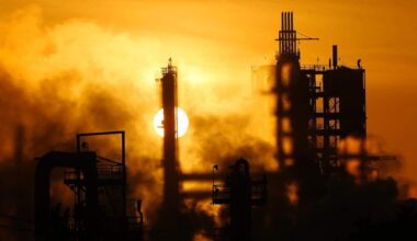 California lawmakers pass climate deal extending cap-and-trade, permitting more drilling