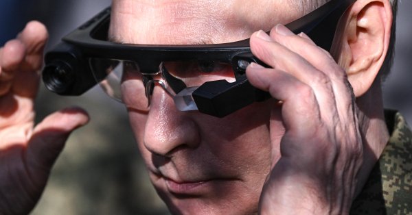 Путин облече униформата, надзирава военните учения "Запад 2025" СНИМКИ