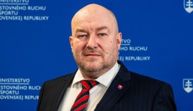 Slovakia considers mandatory military service over Ukraine war