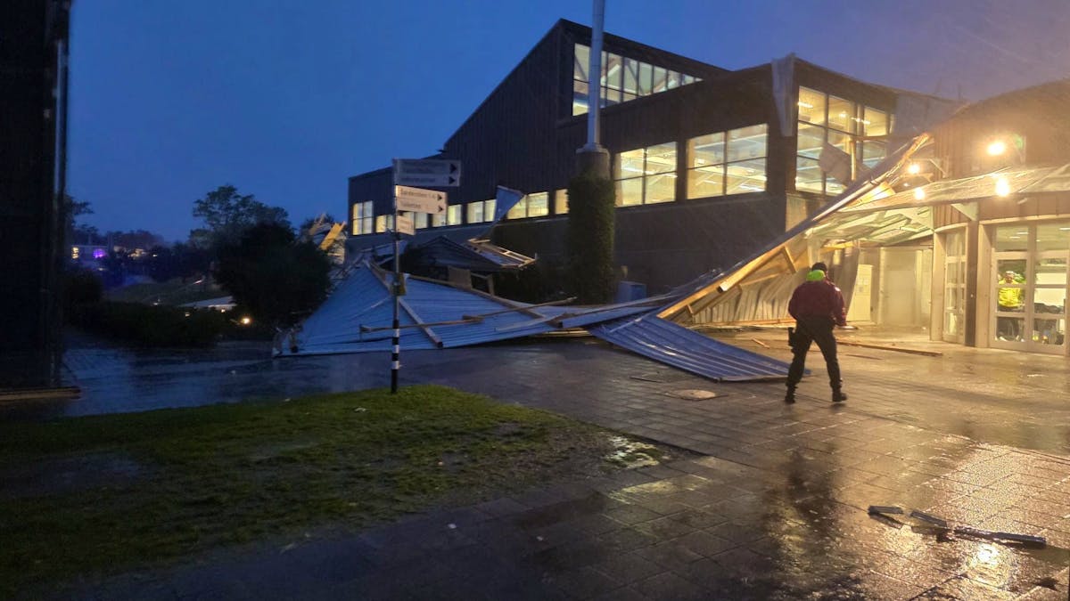 Dacheinsturz in Meilen: Sturm fegt Dach des Primarschulhauses Allmend weg