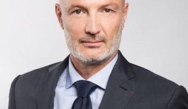 Je perds mes cheveux, c’est grave ? Continuerez vous à vendre vos voitures ?