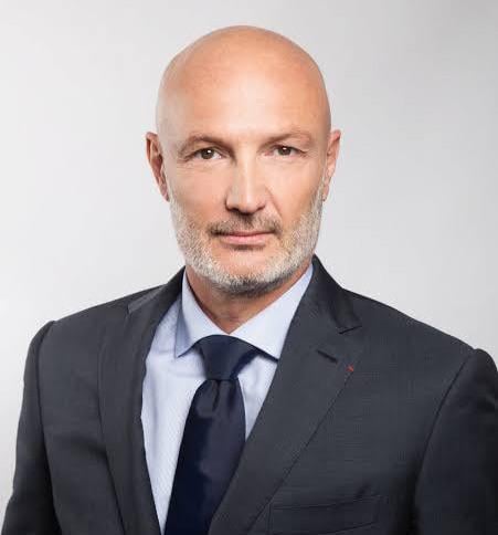 Je perds mes cheveux, c’est grave ? Continuerez vous à vendre vos voitures ?