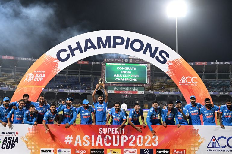 Inda cricket players react.