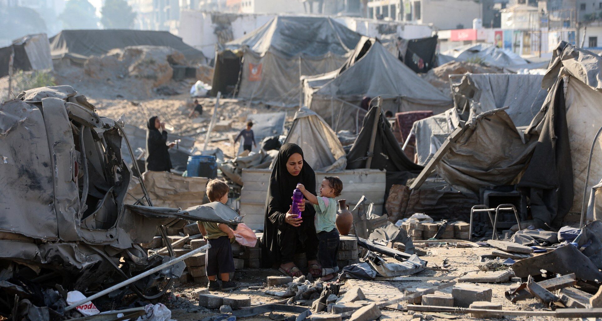 Israel attempts to oust Gaza City residents through continuous bombing | Israel-Palestine conflict News