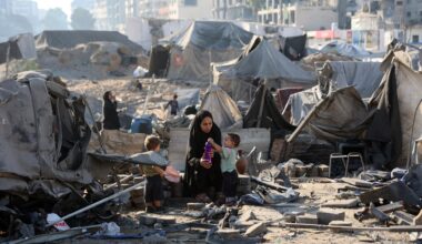 Israel attempts to oust Gaza City residents through continuous bombing | Israel-Palestine conflict News