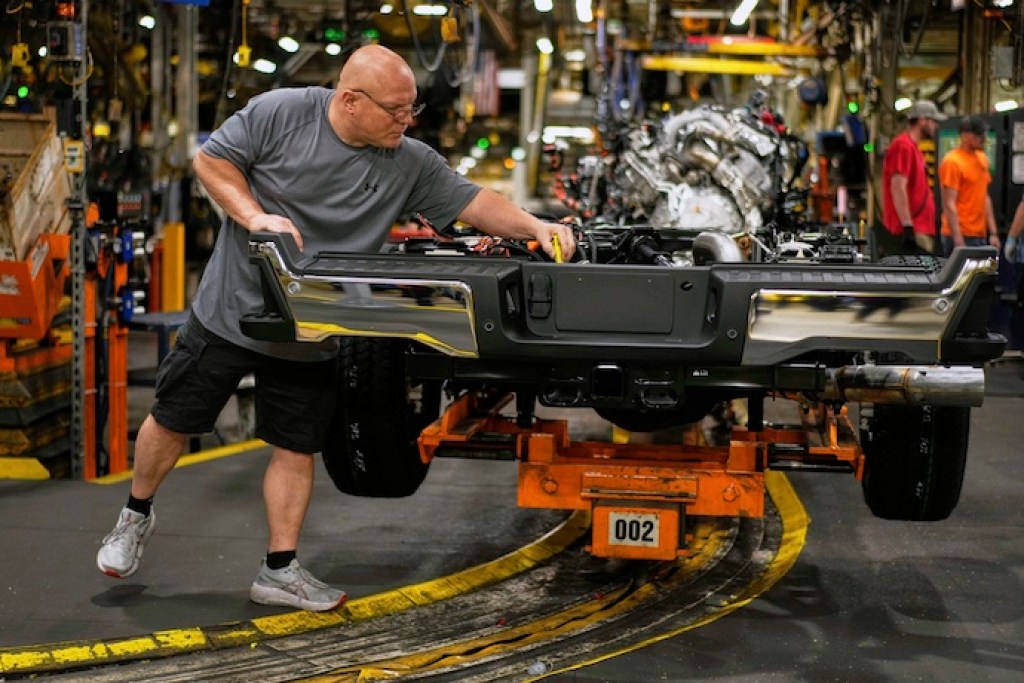 Economy enters 'low-fire, low-hire' stage