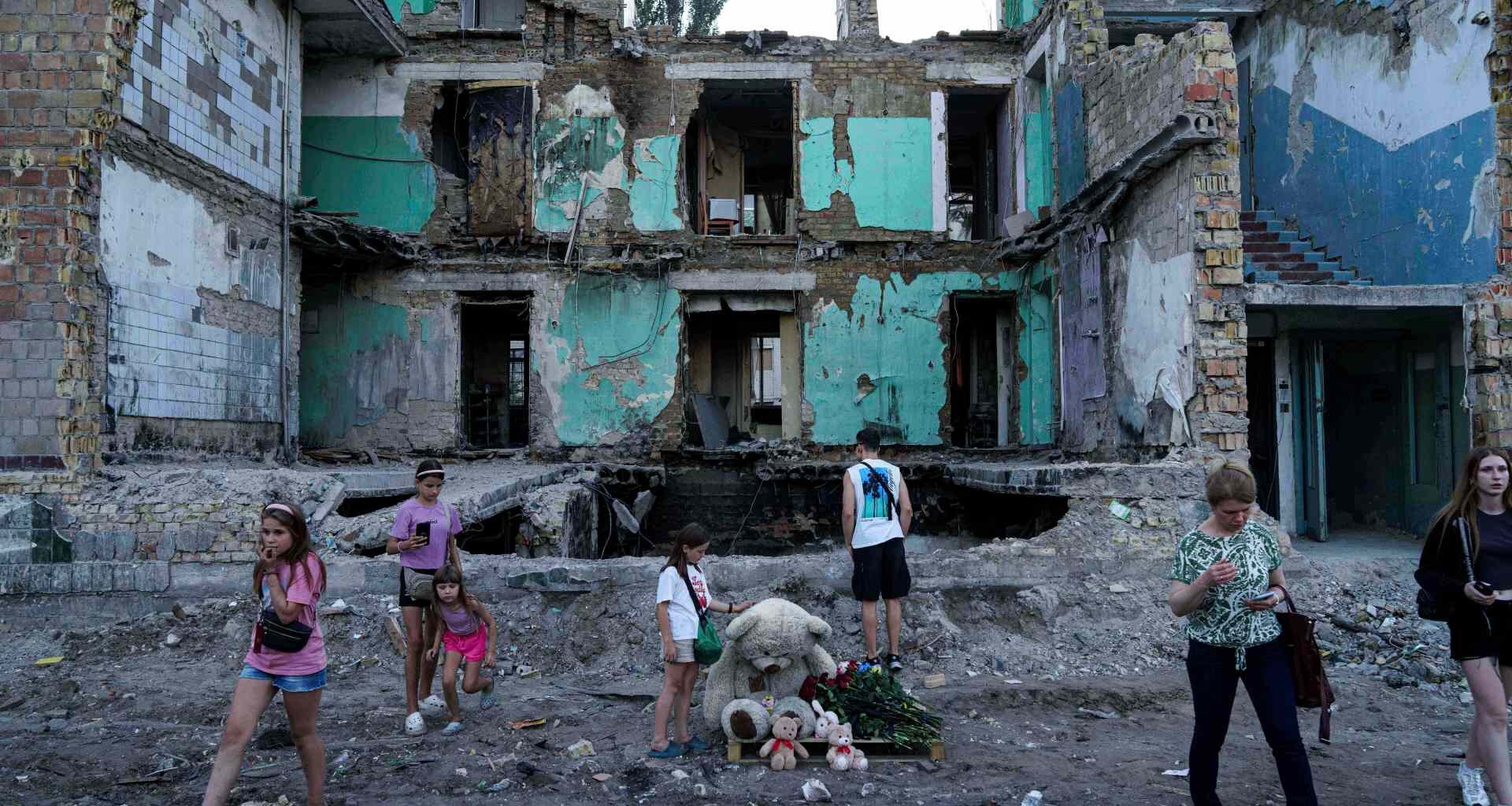Ukraine knocks out Russian refineries as Russia kills dozens in Kyiv | Russia-Ukraine war News