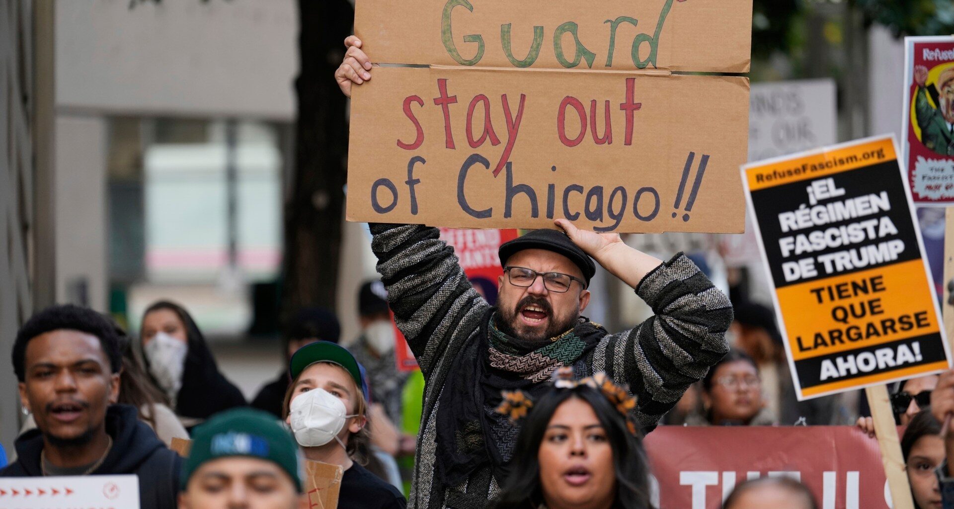 Trump threatens ‘war’ on Chicago as thousands protest federal crackdown | Donald Trump News