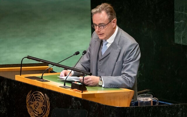 Le Premier ministre belge Bart De Wever s'exprime lors d'une réunion de haut niveau à l'ONU au siège de l'ONU,  le 22 septembre 2025. (Crédit : AP Photo/Yuki Iwamura)