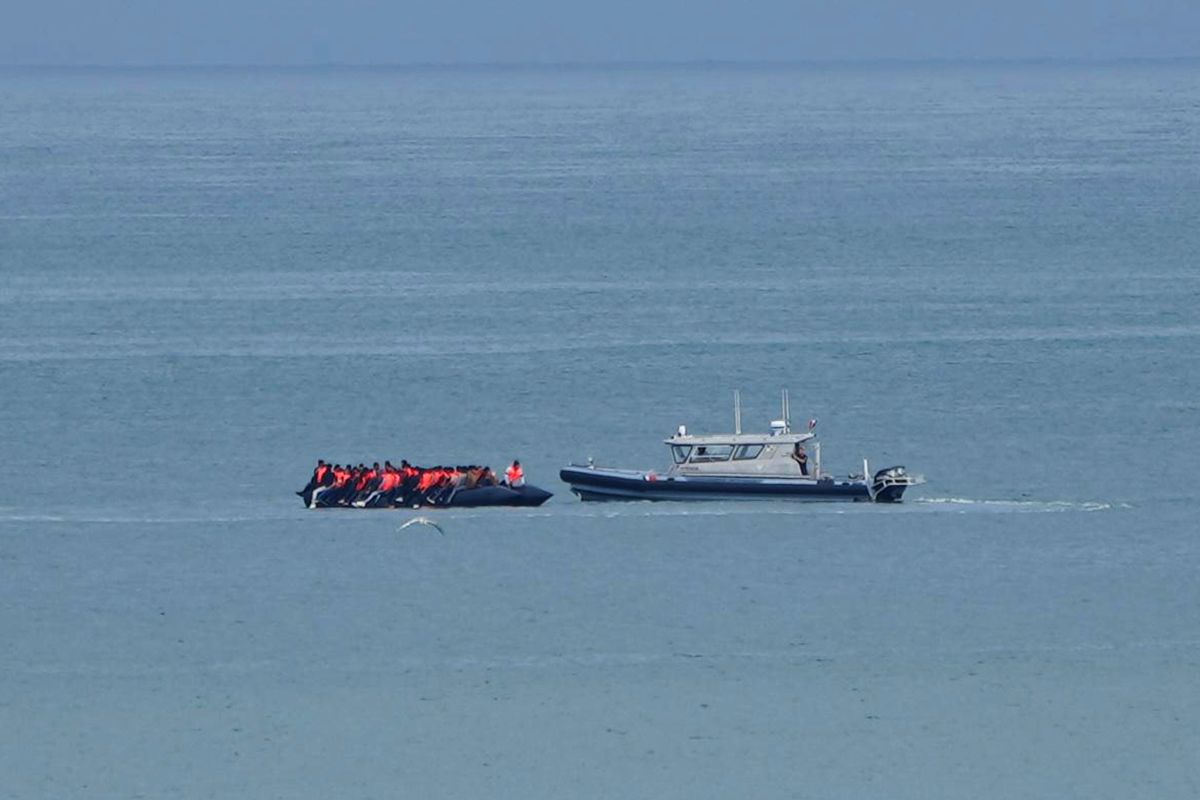 First migrants arrive in UK from France under the ‘one in, one out’ policy