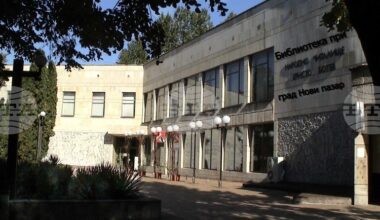 Витрина с художествени книги за историята на България е подредена в Читалищната библиотека „Иван Радов” в Нови пазар