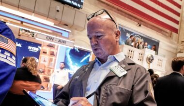 U.S. stocks fall toward their worst day in a month