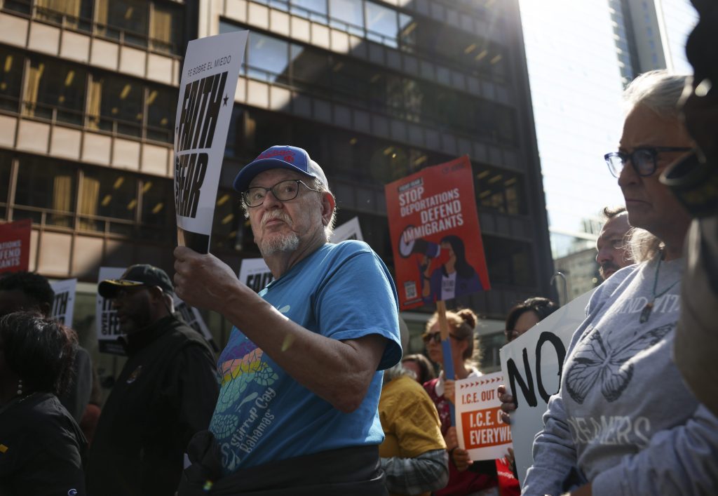 Trump administration starting Chicago immigration 'blitz'