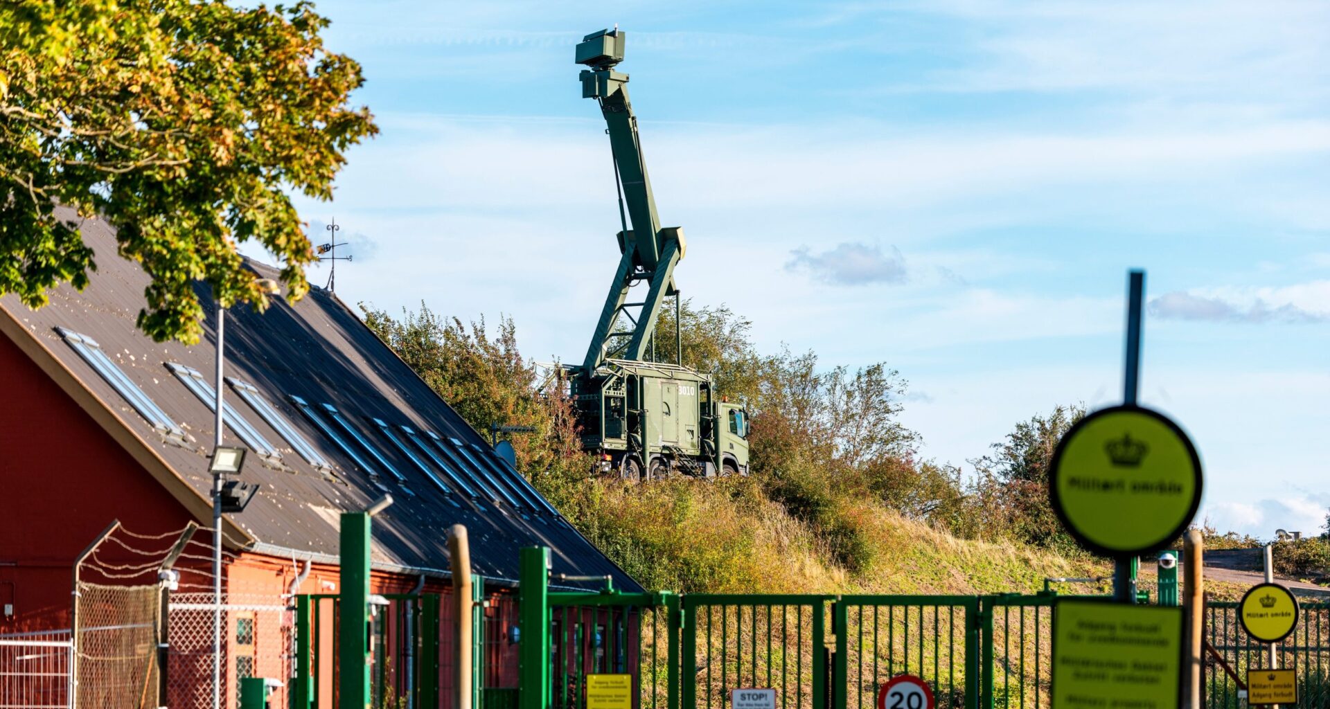 Nad najväčšou vojenskou základňou v Dánsku spozorovali drony
