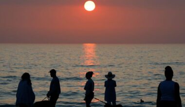 The ‘blob’ is back. This time it stretches across the entire North Pacific