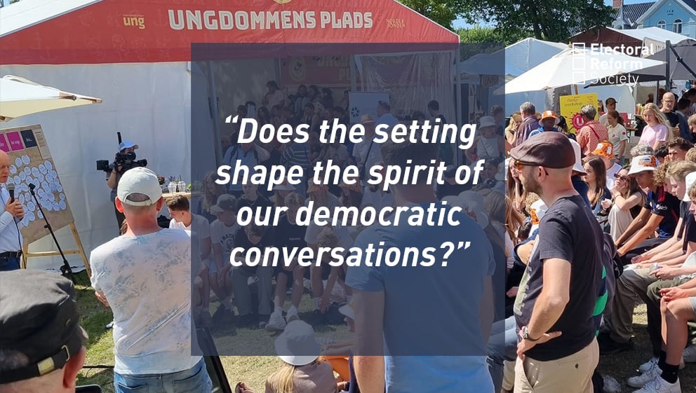 Does the setting shape the spirit of our democratic conversations?