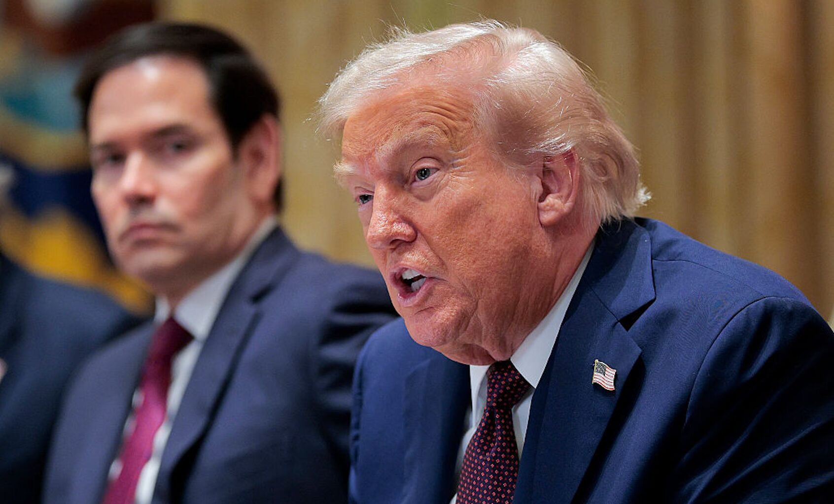 President Donald Trump, flanked by Secretary of State Marco Rubio, holds a Cabinet meeting at the White House on Aug. 26, 2025. (Chip Somodevilla/Getty Images)