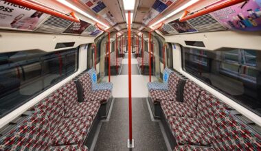 TfL sorry after 'stupidly hot' Tube trapped in tunnel during rush hour