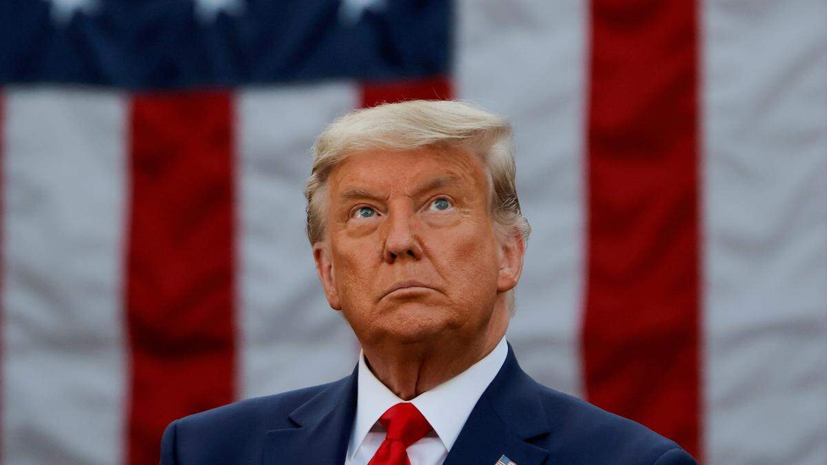 Donald Trump woest op tuinaannemer die marmeren steen beschadigde: “Ik stuur de factuur op”