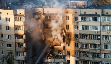 Russia's largest air attack on Ukraine sets fire to main government building