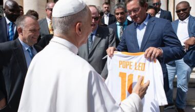 Tennessee Speaker of the House Cameron Sexton gifts Pope Leo Tennessee Volunteers football jersey