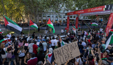 Protesters forced a cycling team to remove “Israel” from its jerseys – The Forward