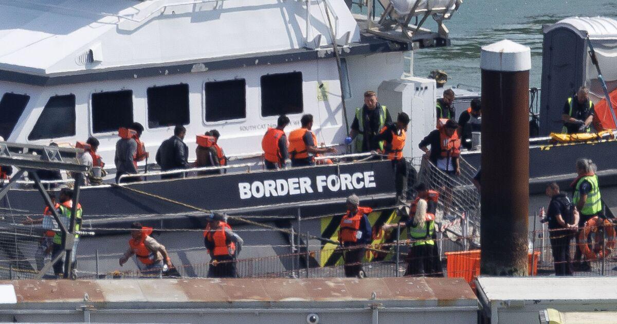 Hundreds of migrants enter UK by dinghy on the new Home Secretary’s first day
