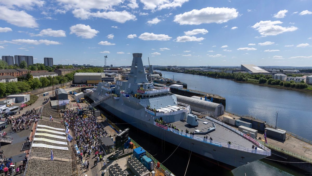 Norge skal kjøpe tilsvarende fregatter som denne. Her er type 26-fregatten HMS Glasgow under skipsdåpen i mai.