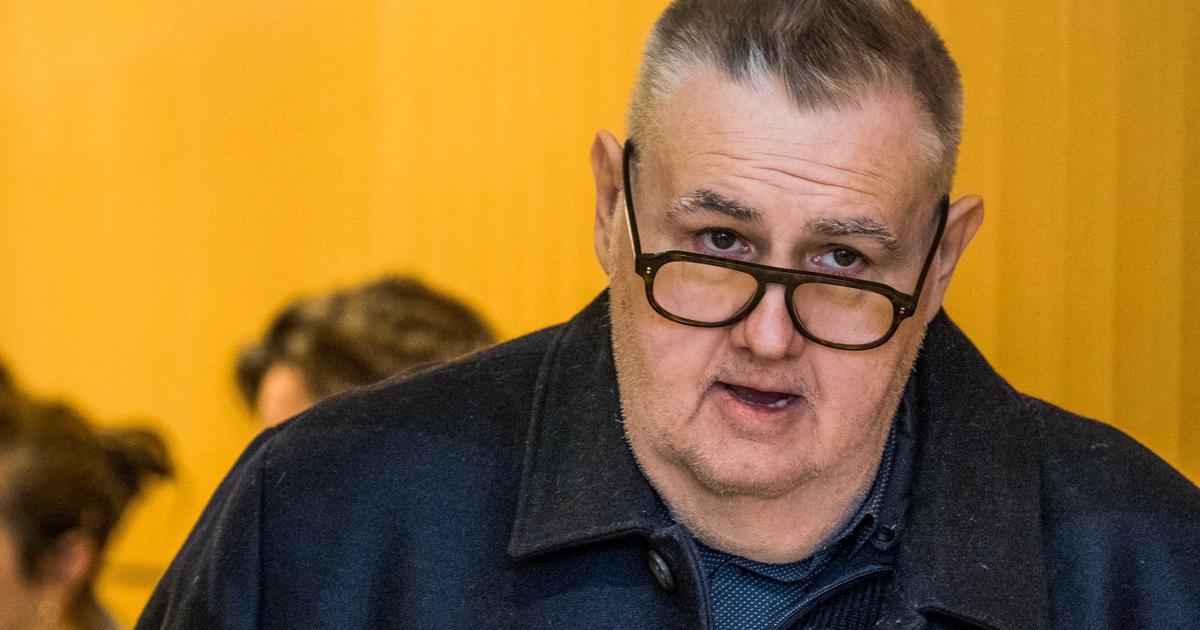 «Regardez l’équipe de France aujourd’hui, il y a onze Noirs» : Pierre Ménès, ex-journaliste de Canal+, fait polémique