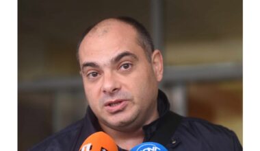 Един полицай е пребит като куче, а вие питате за линейката