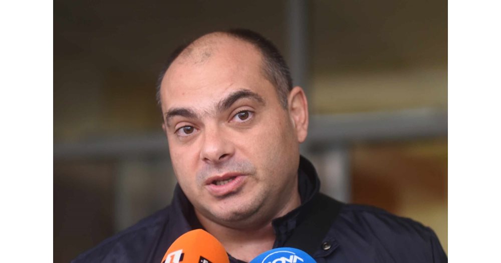 Един полицай е пребит като куче, а вие питате за линейката