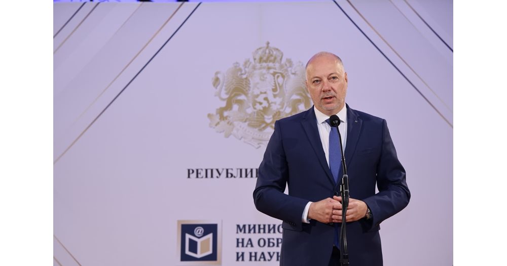 Бизнесът й е открит и не участва в обществени поръчки