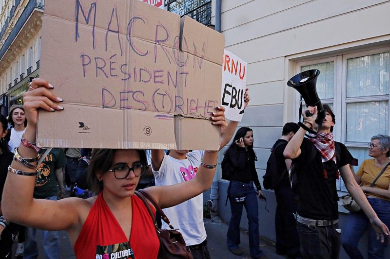 ‘Tax the rich’: Hundreds of thousands in France protest austerity