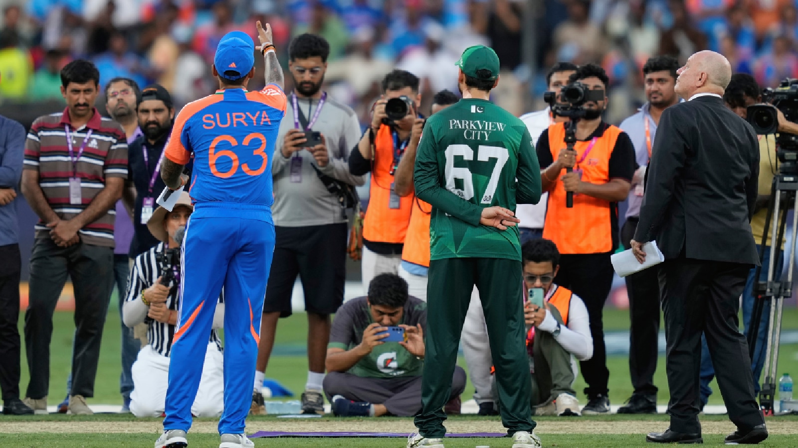 Pakistan India handshakes Salman Agha Mike Hesson