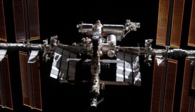 NASA pushes for commercial space stations