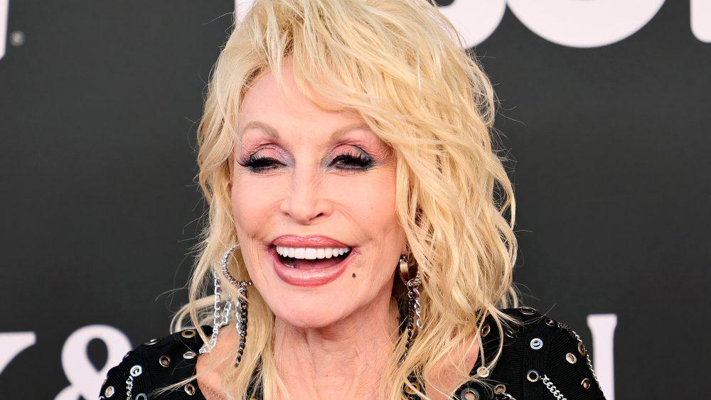 Dolly Parton Postpones Las Vegas Shows for December, Citing Health Issues