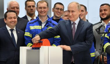China starts buying US-sanctioned Russian gas, defying Trump