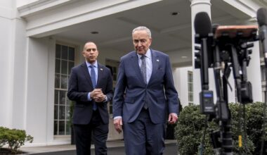 Shutdown standoff deepens ahead of crucial meeting at the White House