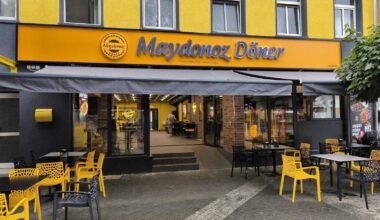 Turkey to auction off popular döner chain seized over Gülen links