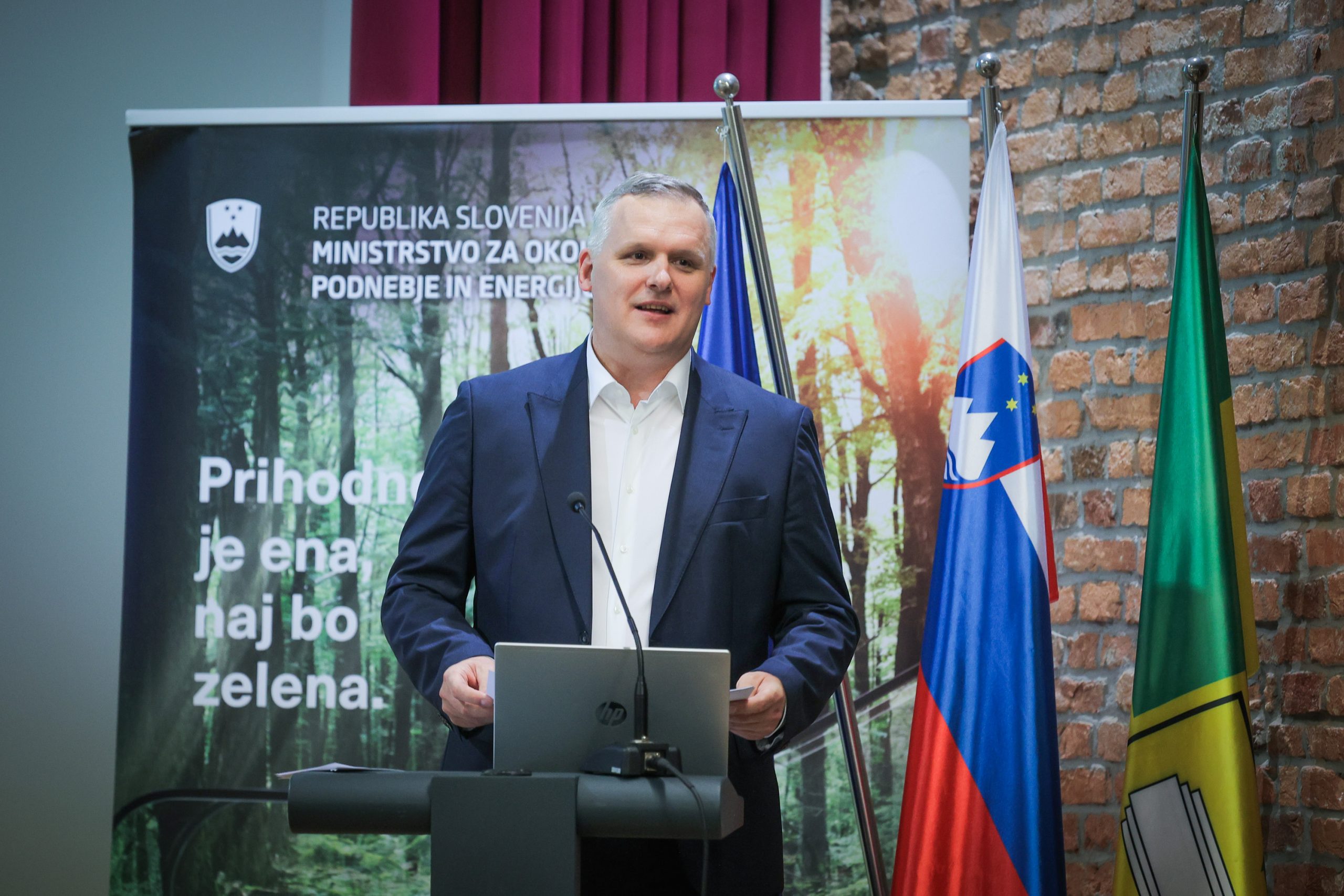 https://www.gov.si/novice/2025-06-04-prihodnost-urbane-mobilnosti-so-hitre-kolesarske-povezave/