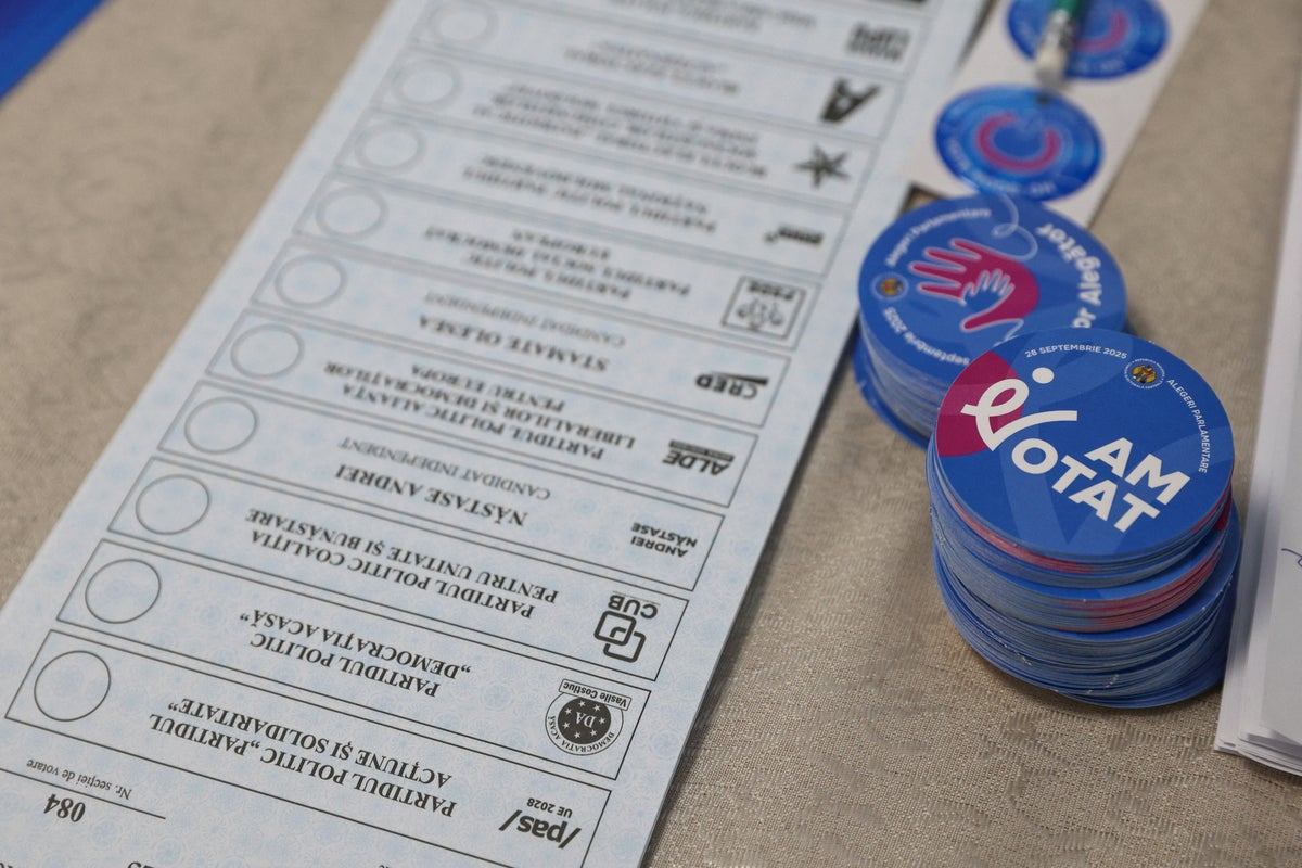 Moldovans begin voting in key election between EU and Russia